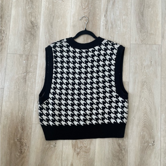 Oak + Fort • Sweater Vest - Picture 2 of 2